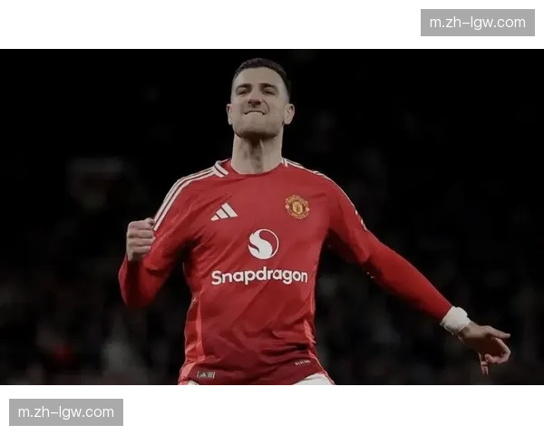 曼联客场需解决右路防守漏洞，达洛特组合场均被过频繁